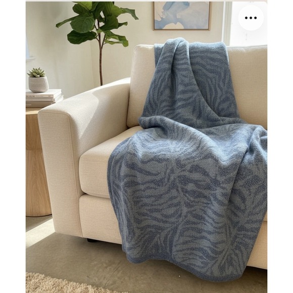 Tommy Bahama Cayman Leaf Fleece Throw Blanket50